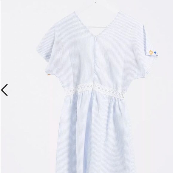 En Crème Smock Dress with Floral Embroidery - Picture 3 of 9